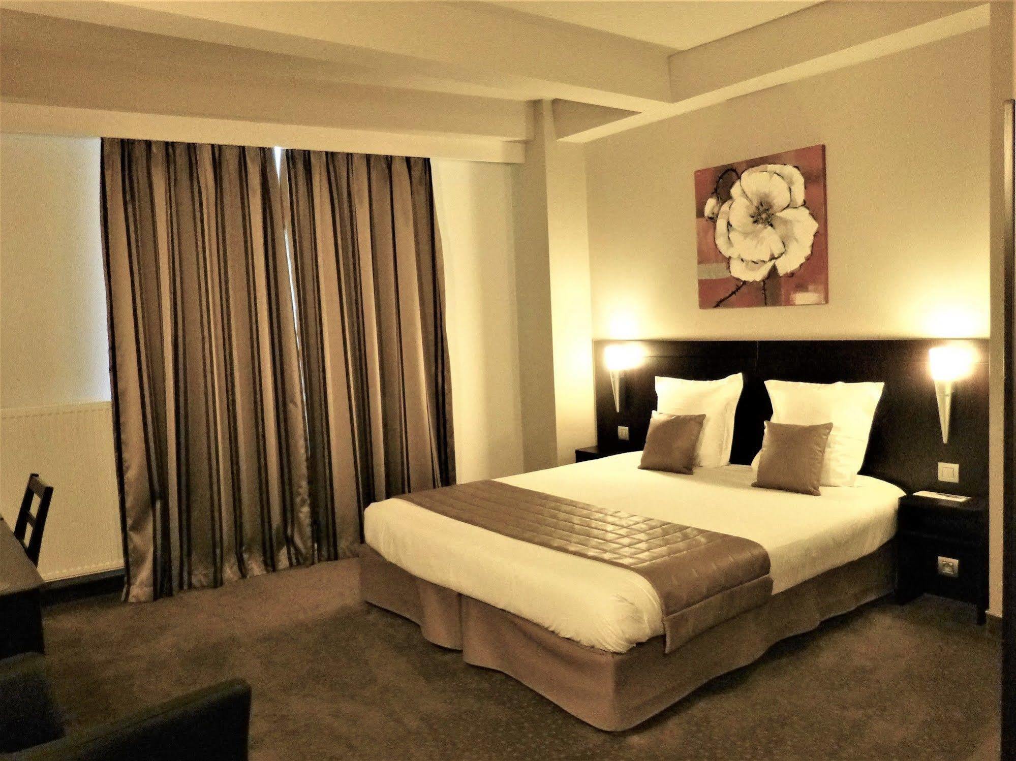 Hotel Saint Daniel Péruwelz Buitenkant foto
