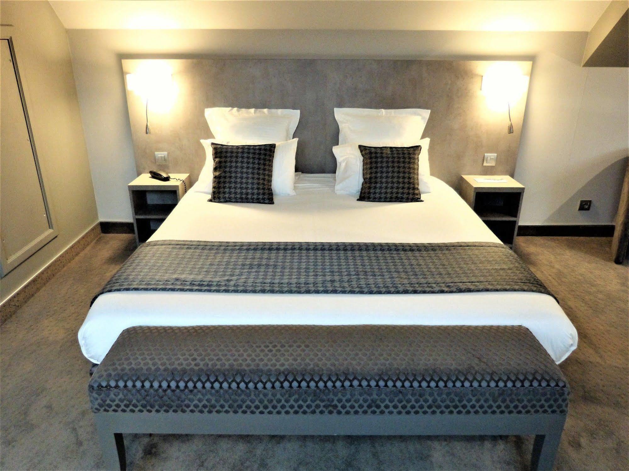 Hotel Saint Daniel Péruwelz Buitenkant foto
